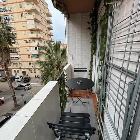 Loft Con Balcon Cercano Al Centro De شقة